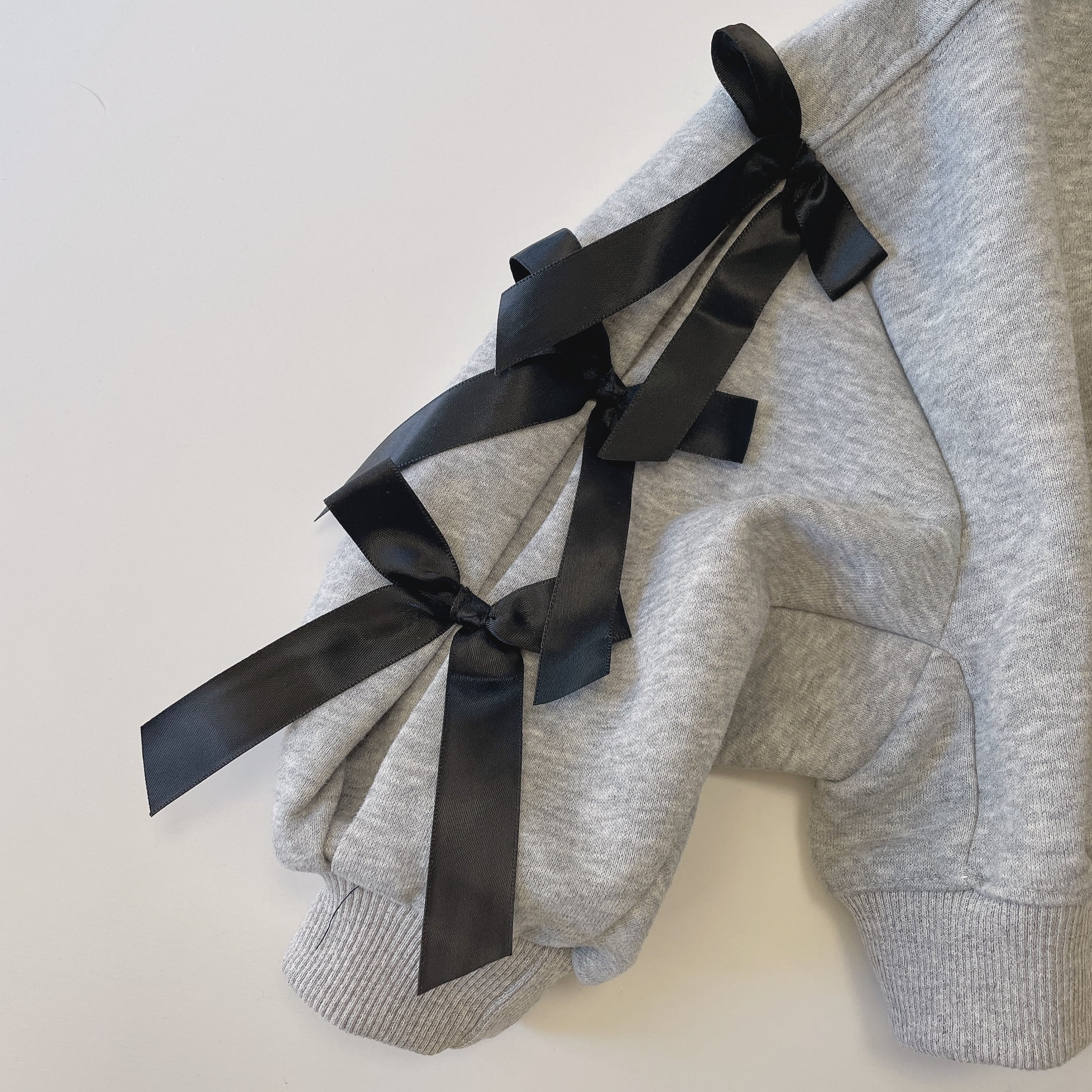 アームカットリボンショート丈トレーナー