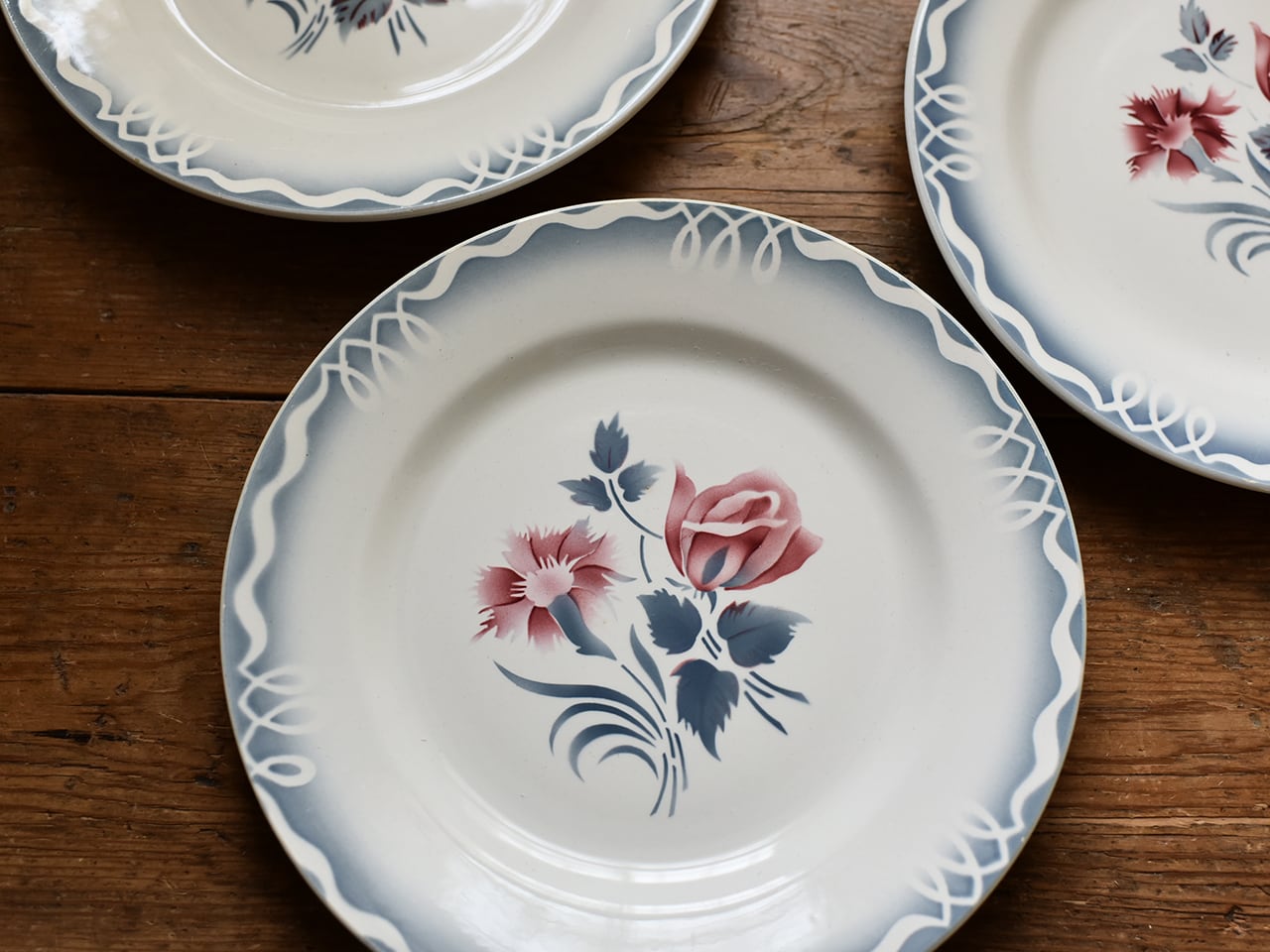 サルグミンヌ ディワゴンヌ製 薔薇とカーネーションの絵柄のデザートプレート フレンチブロカント
