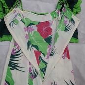 フラダンス 衣装 ワンピース ドレス ムームーファクトリー ホワイト系 グリーン系 T&L MUUMUU FACTORY ハワイ製 アシンメトリー フリル ハイビスカス柄 かわいい 華やか 鮮やか 明るい ハワイアン アロハ ハワイアンプリント フラ