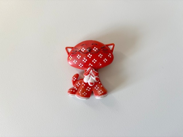 笑顔の猫のブローチ /AVON