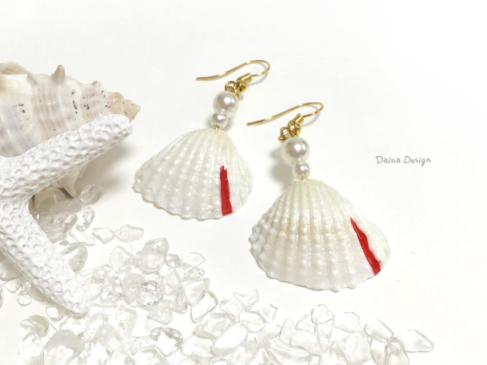 ホワイト シェル ピアス イヤリング 貝殻 パール 赤色 ライン 自然素材 