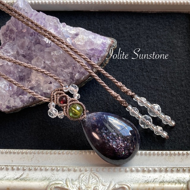 アイオライトサンストーン　 マクラメネックレス 金属アレルギー対応　ネックレス