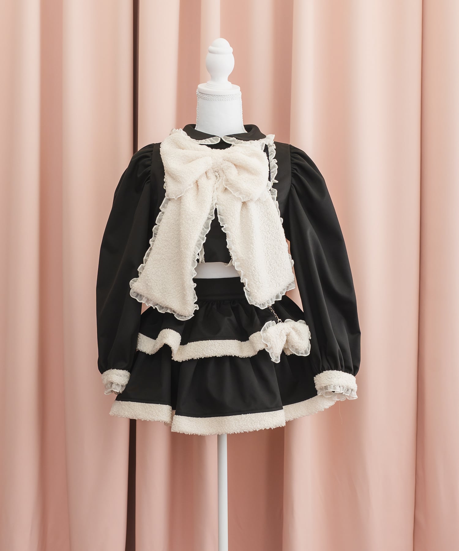 可愛いお洋服 昨日載せたコーデお気に入り💭 グレーのお洋服もかわいいかも૮ ˃̵