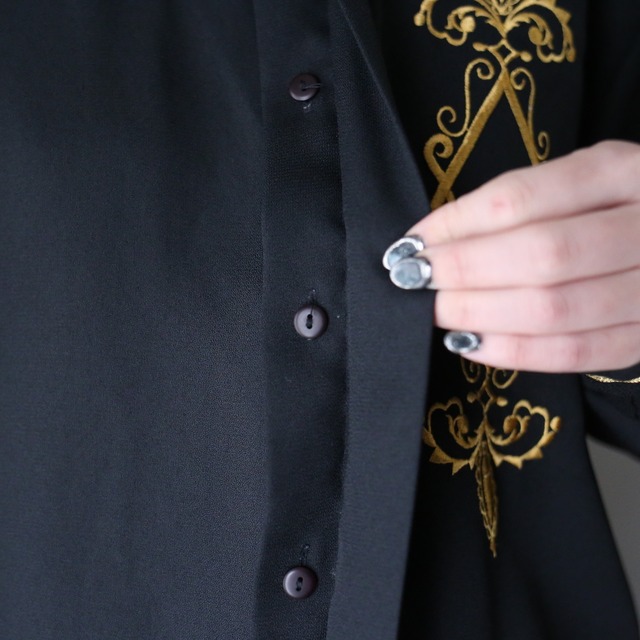 "刺繍" and gold taping design fry-front minimal mode shirt