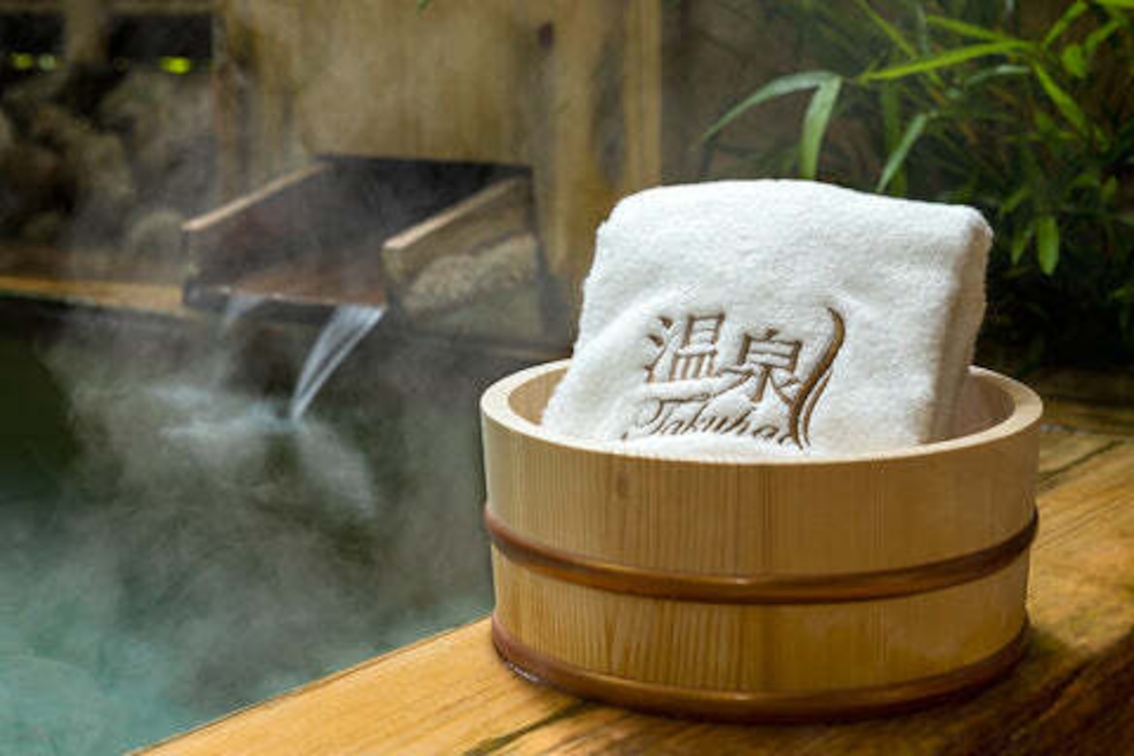 【温泉宅配プレミアム】人吉温泉　20L×2 最高級今治タオル1枚付・画像6