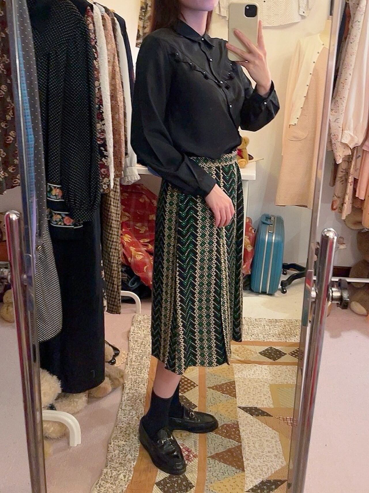 geometric flower tuck skirt
