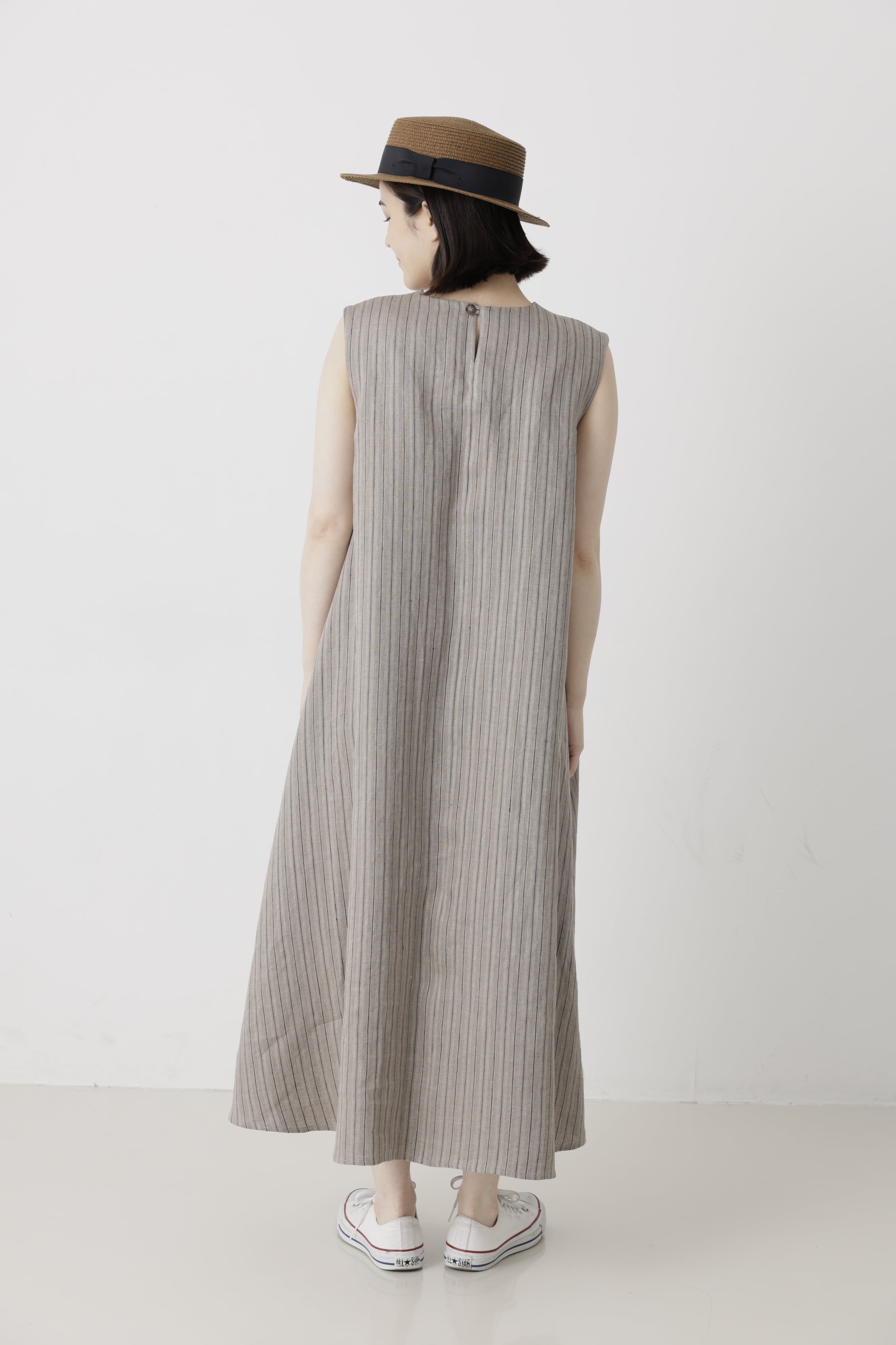 S8272-14【Vネックフレアワンピース〜縫い代付き型紙】 かたやまゆうこ