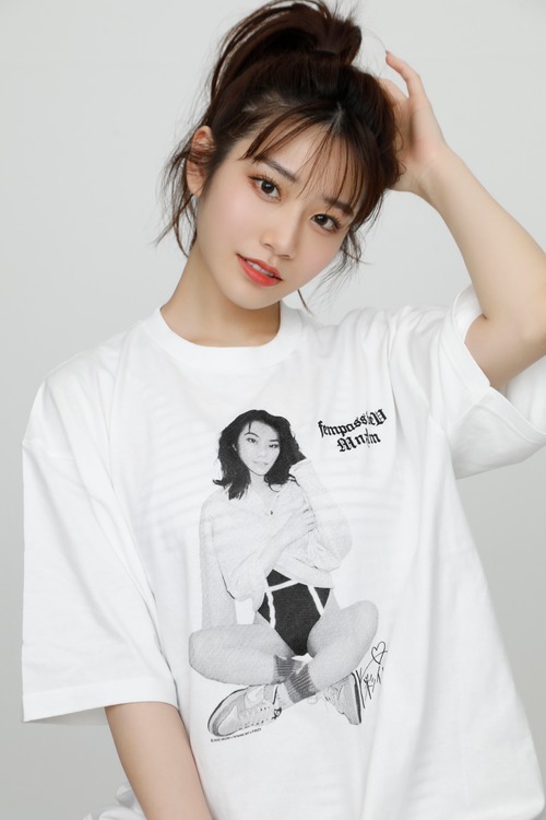 数量限定！【UNISEX】【河北彩花コラボ】 Saika Kawakita Tee by MNKM