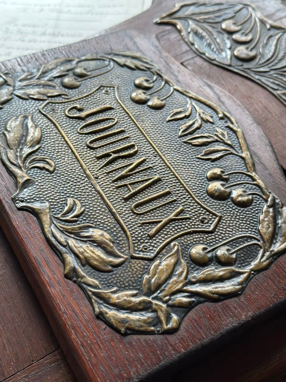 壁掛け新聞ホルダー JOURNAUX さくらんぼ | Brocante de La Cocotte