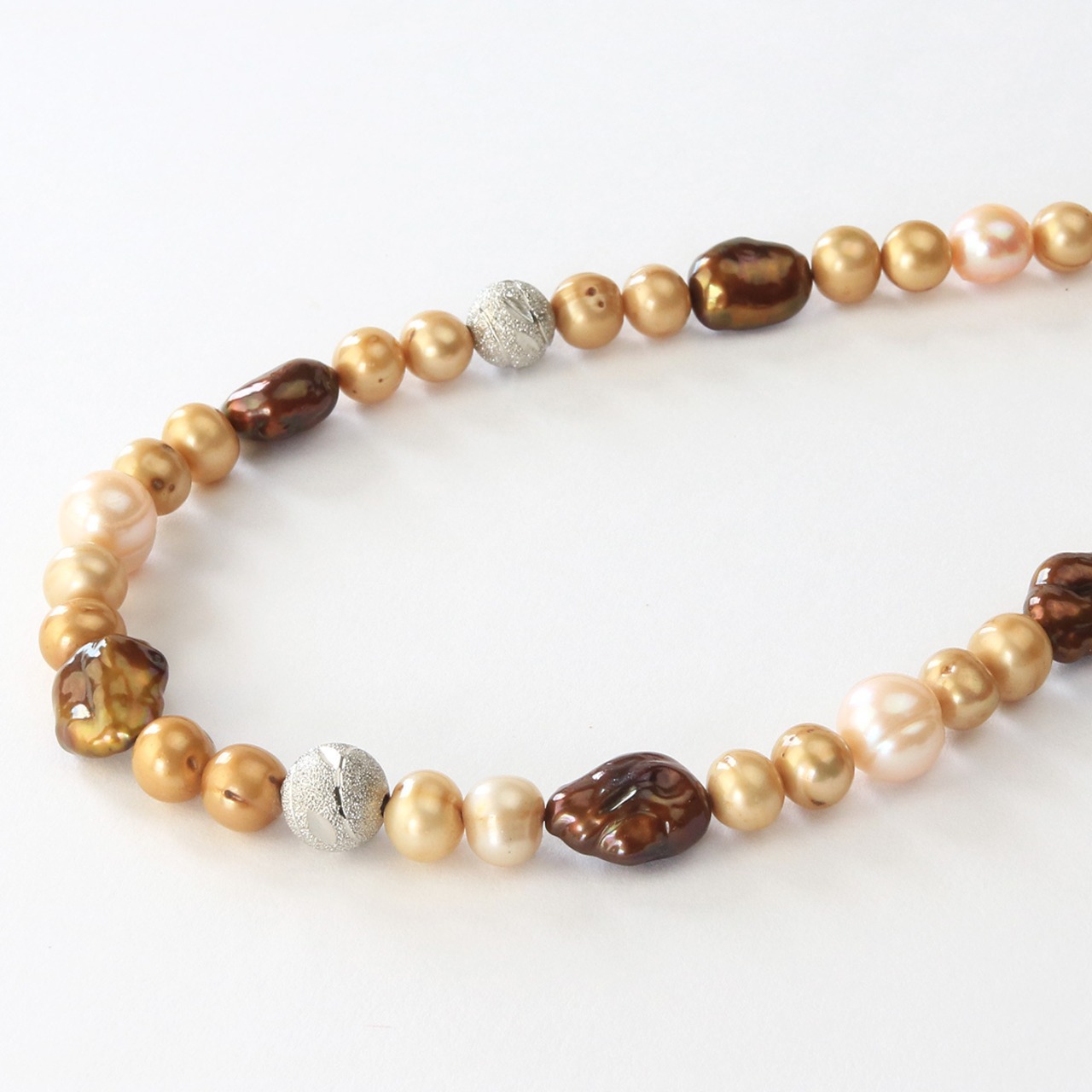 セットアップで気分上がる！数量限定 チョコレート パール ネックレス ＆ 耳物 セット ne1136