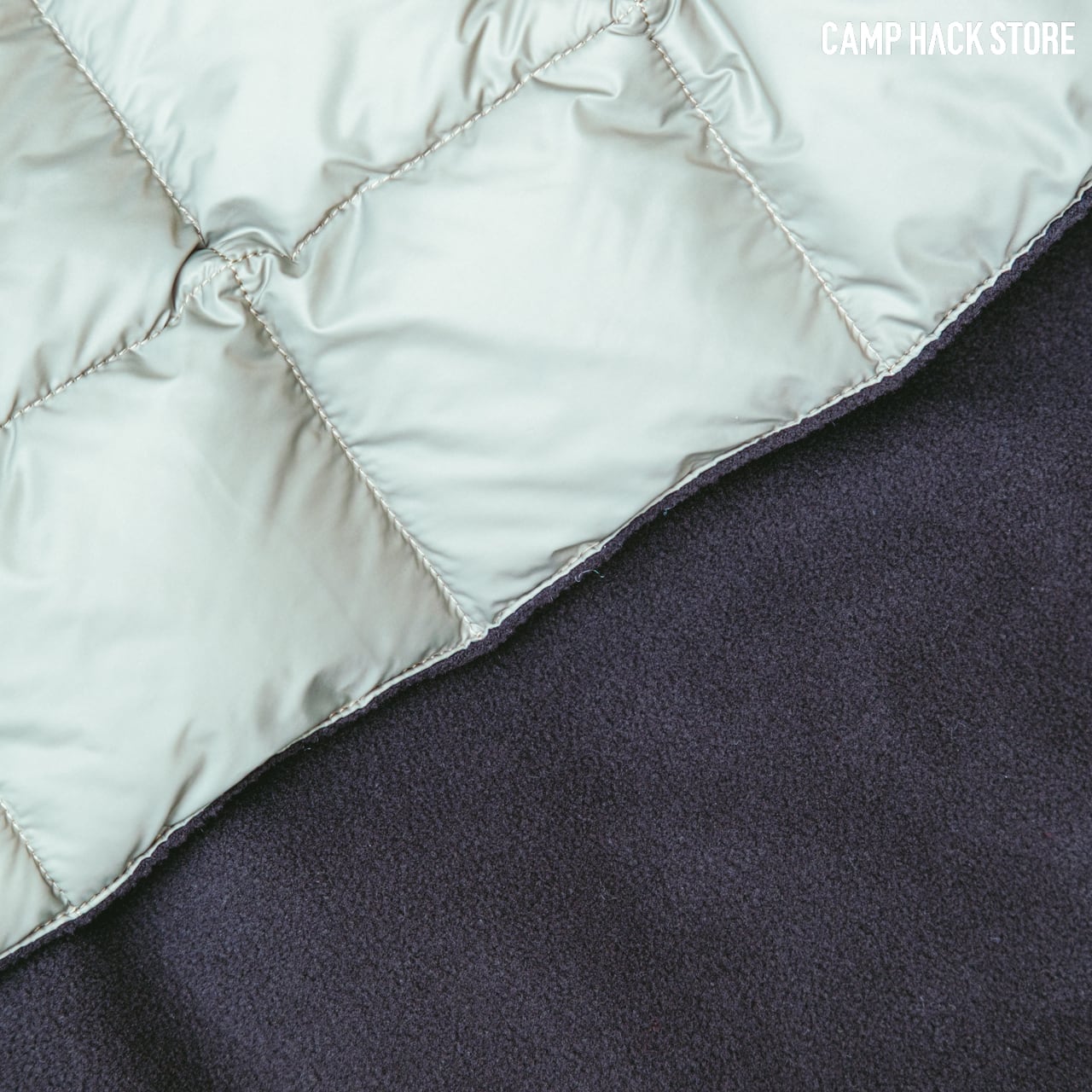 底冷えを防ぐ「ワイドダウンブランケット」 | CAMP HACK STORE