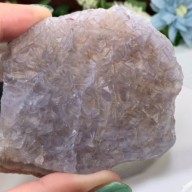 ハリネズミさんが住み着いついている☆ヤオガンシャン産・パープルフローライト原石