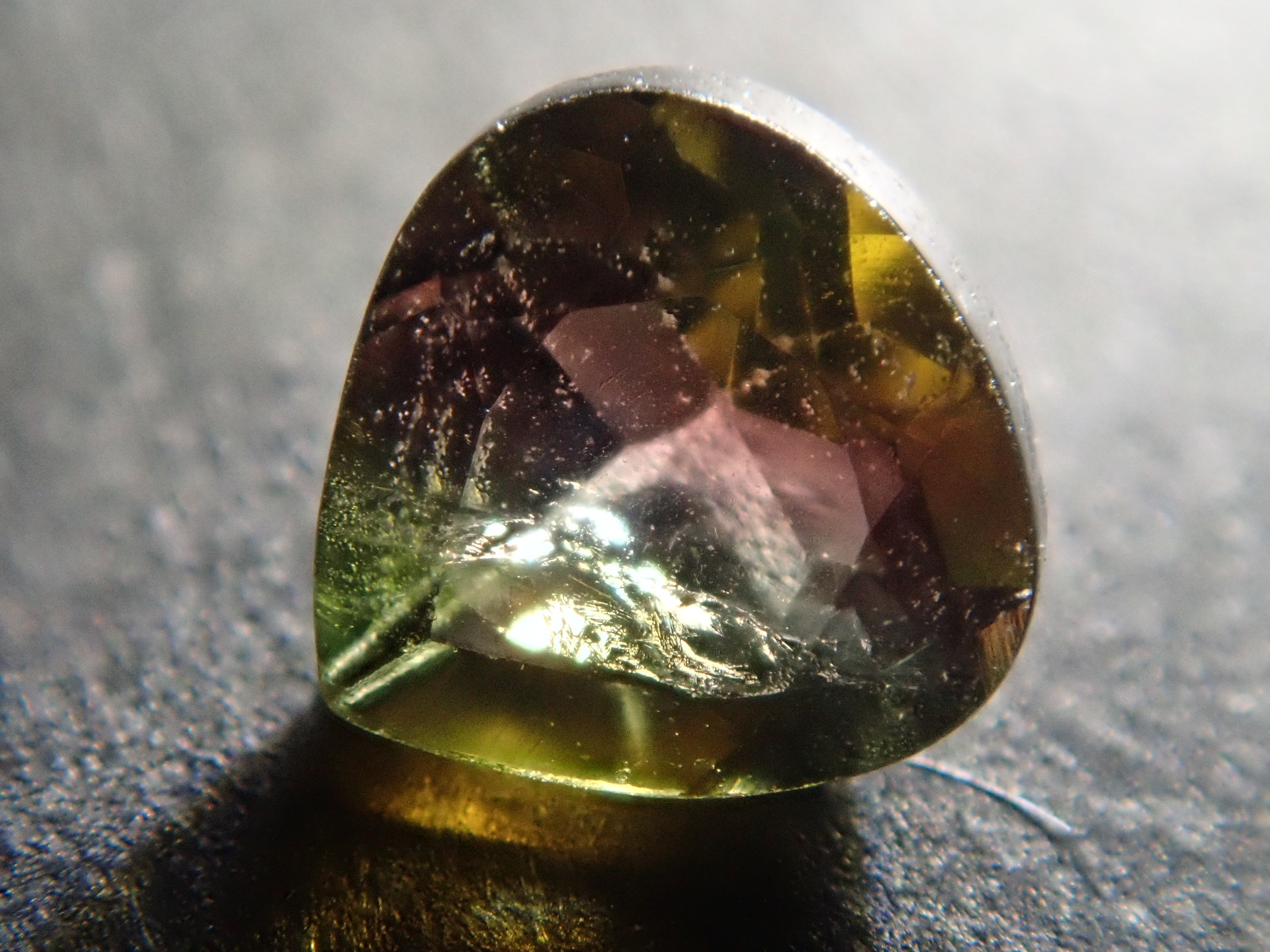 ブラジル産バイカラートルマリン 0.265ct