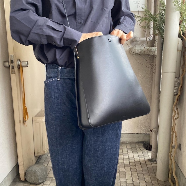 MARROW (マロウ)ROUNDED BUCKET BLACK