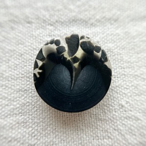 ハーフハート ブラックフレーク 23mm