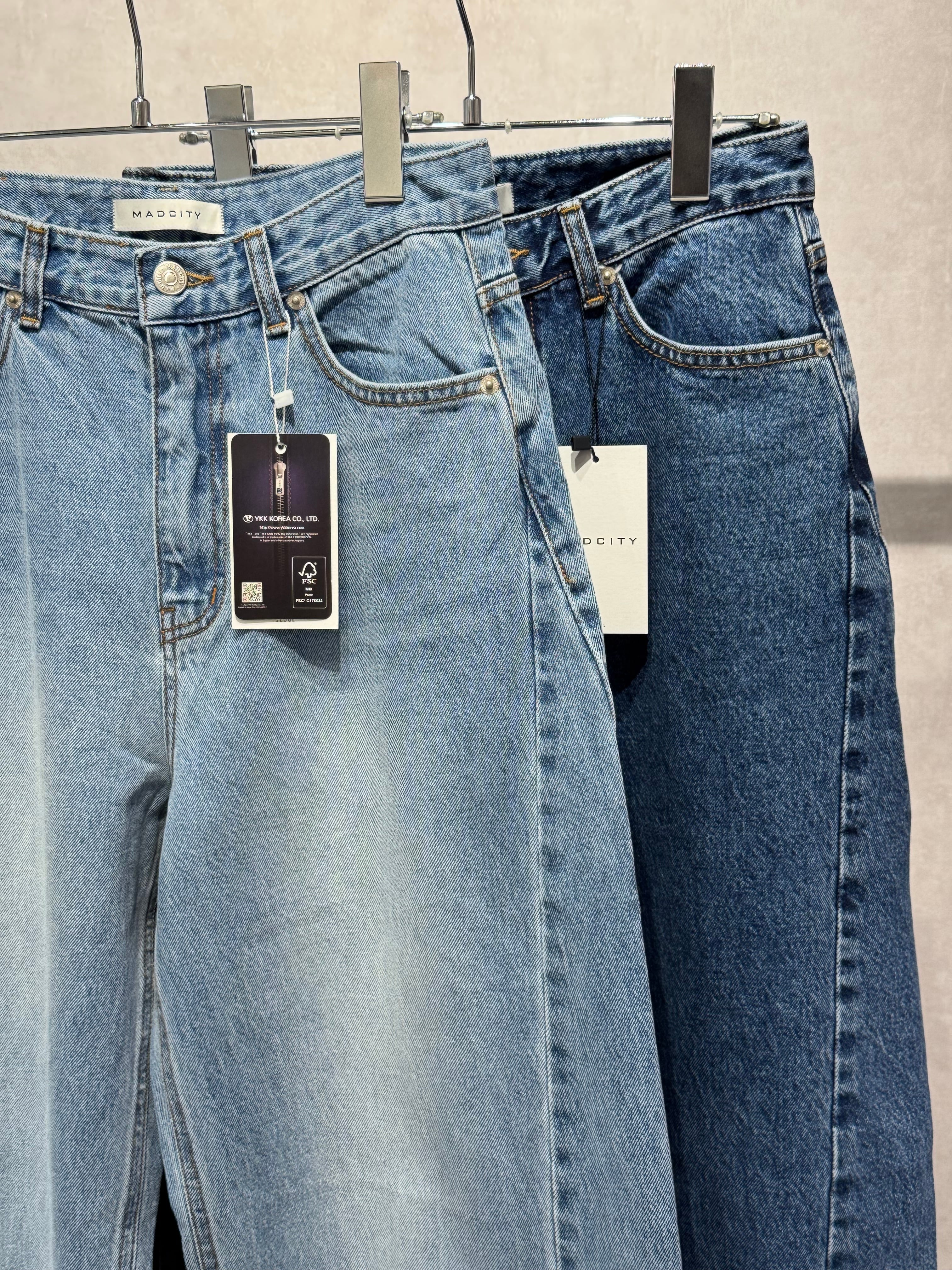 out seam curve denim pants