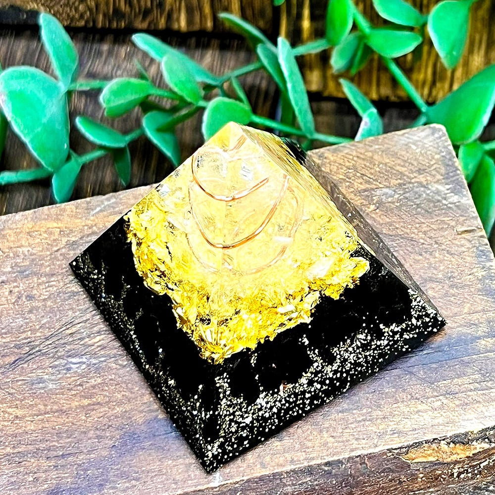 ピラミッド型 オルゴナイト モリオン 黒水晶 金箔入り | オルゴナイト
