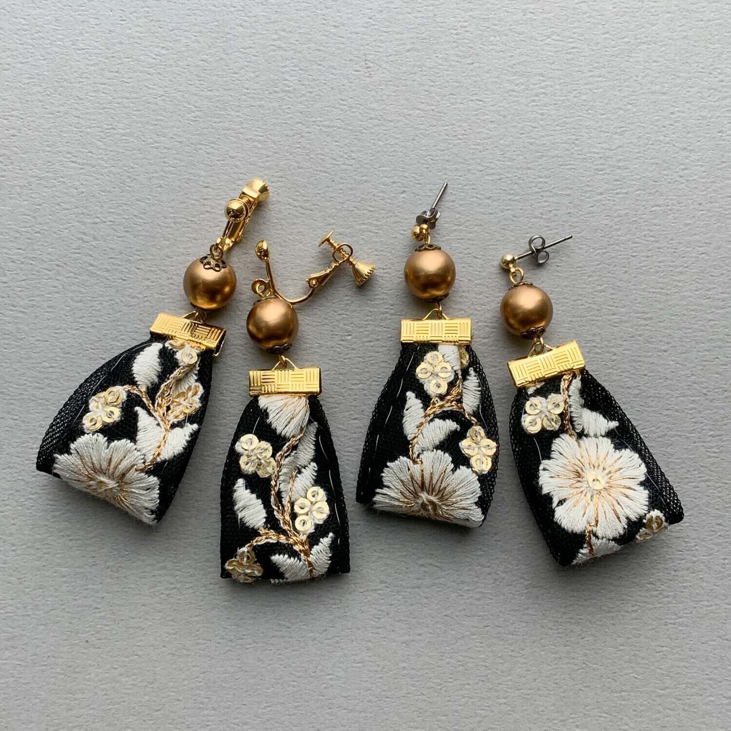 モノトーン刺繍リボンのシックな〈ピアス/イヤリング〉 | Dua