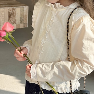 春ヴィンテージ風刺しゅうスタンドカラーシャツ