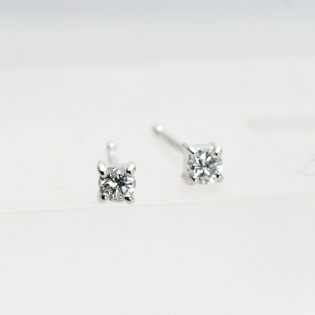 美シンプルダイヤモンドピアス　0．08CT 4点留め　Pt900