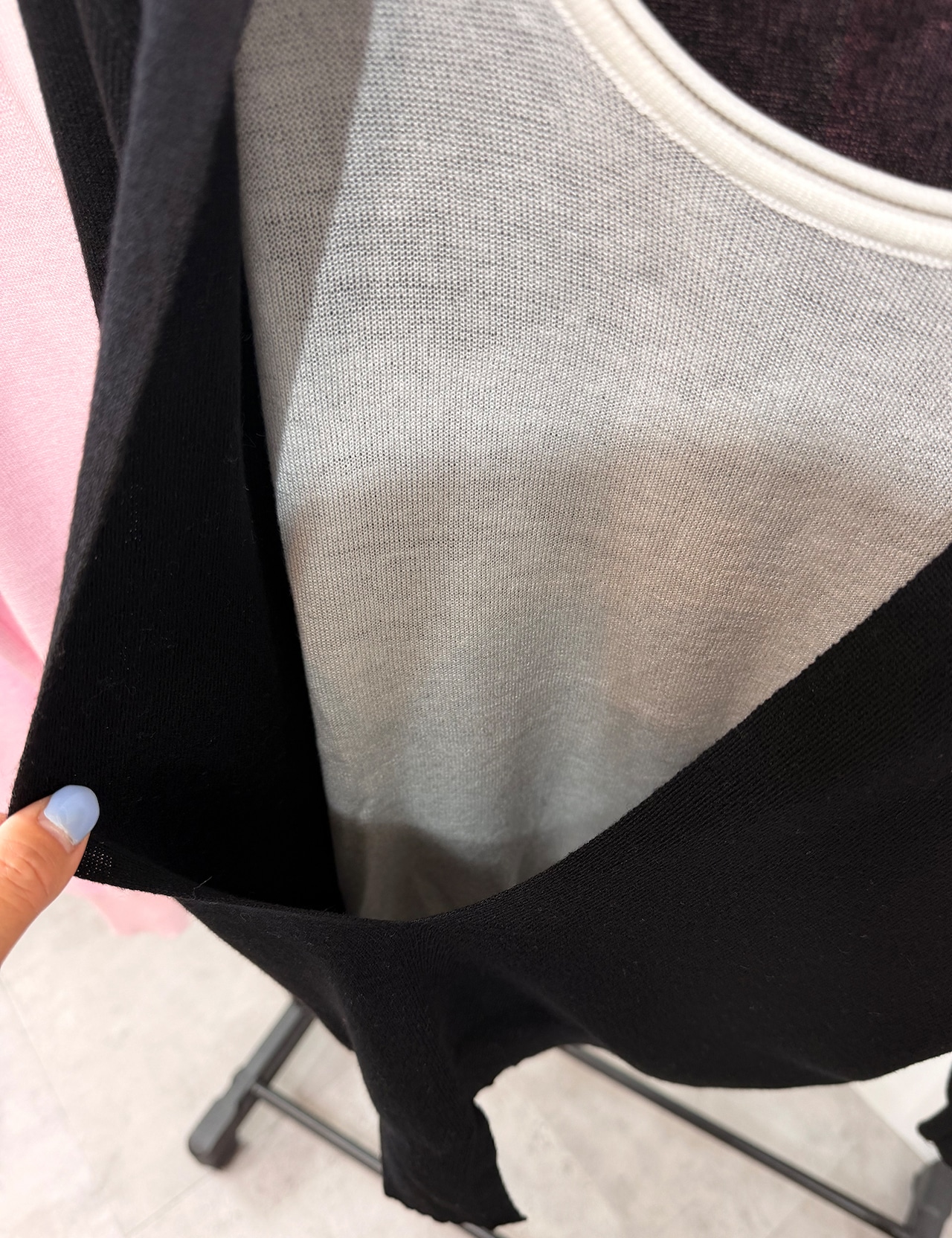 【新作5%OFF・3日間】Deep-Vneck Layered Knit_2colors