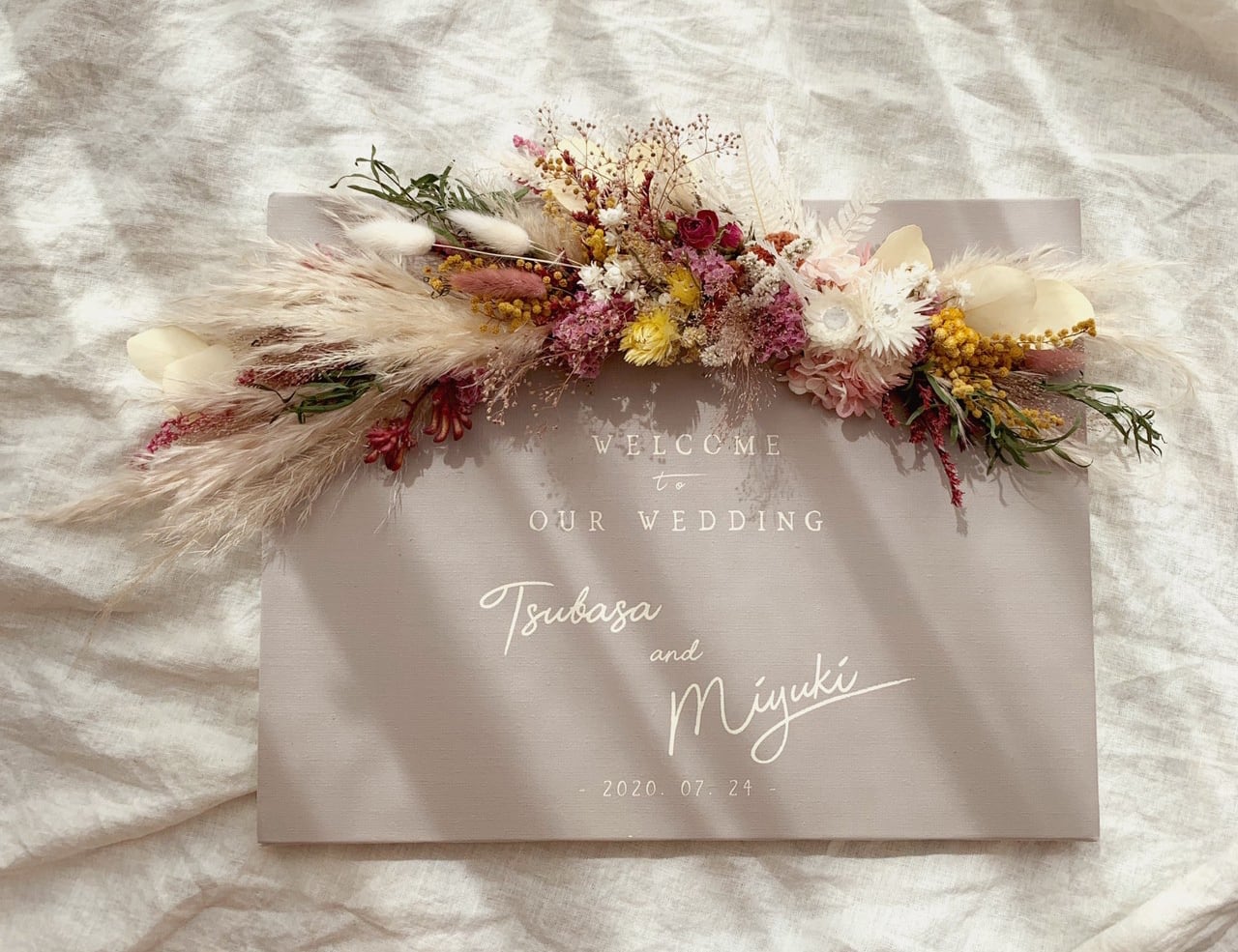 グレージュカラーのやわらかフラワーウェルカムボード │インテリア 結婚式 | DIY store PBW グレージュカラーのやわらかフラワーウェルカムボード │インテリア 結婚式 | DIY store PBW