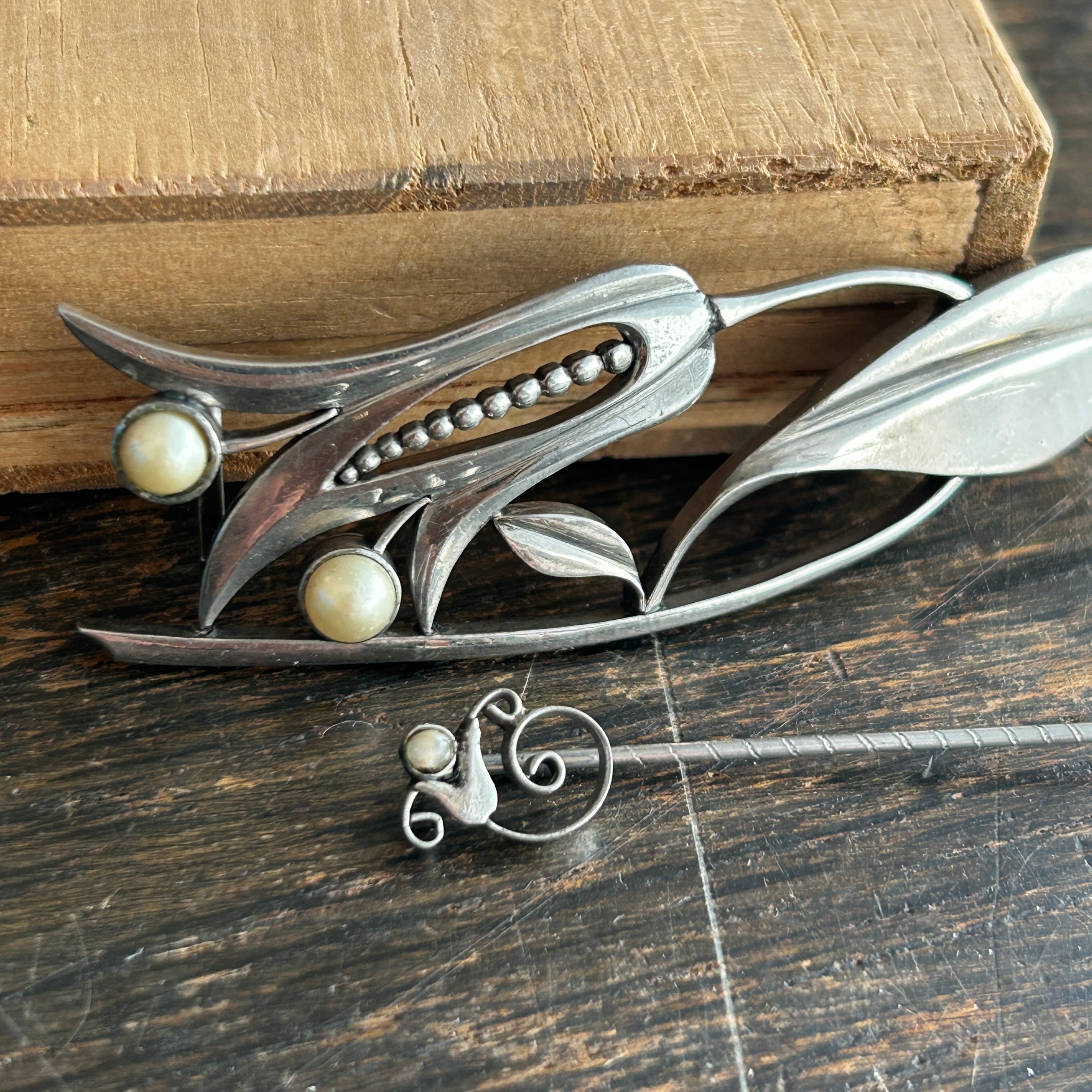 アンティーク　ヌーボーデザイン　花の帯留めとピン