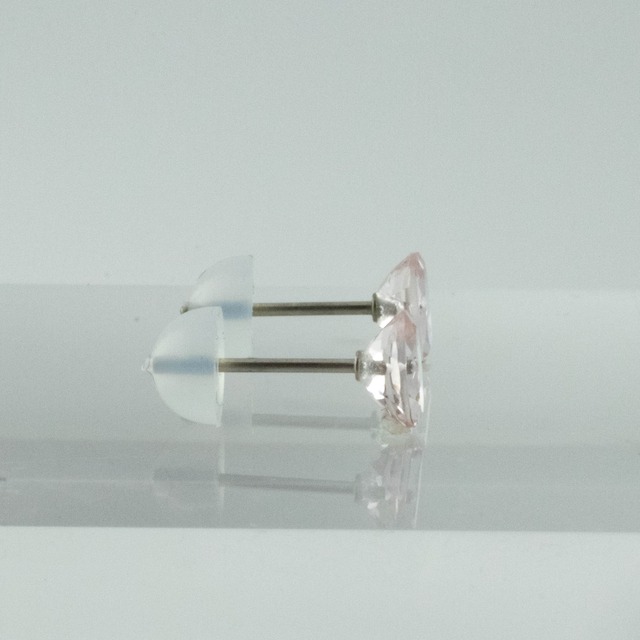 モルガナイト　チタンポストピアス