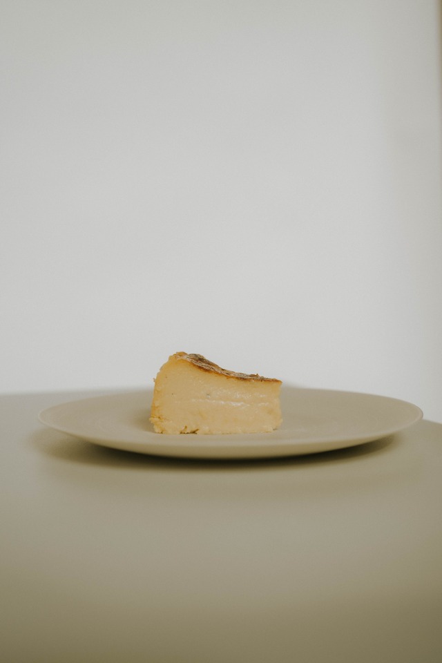 Basque Cheesecake Whole (plane)