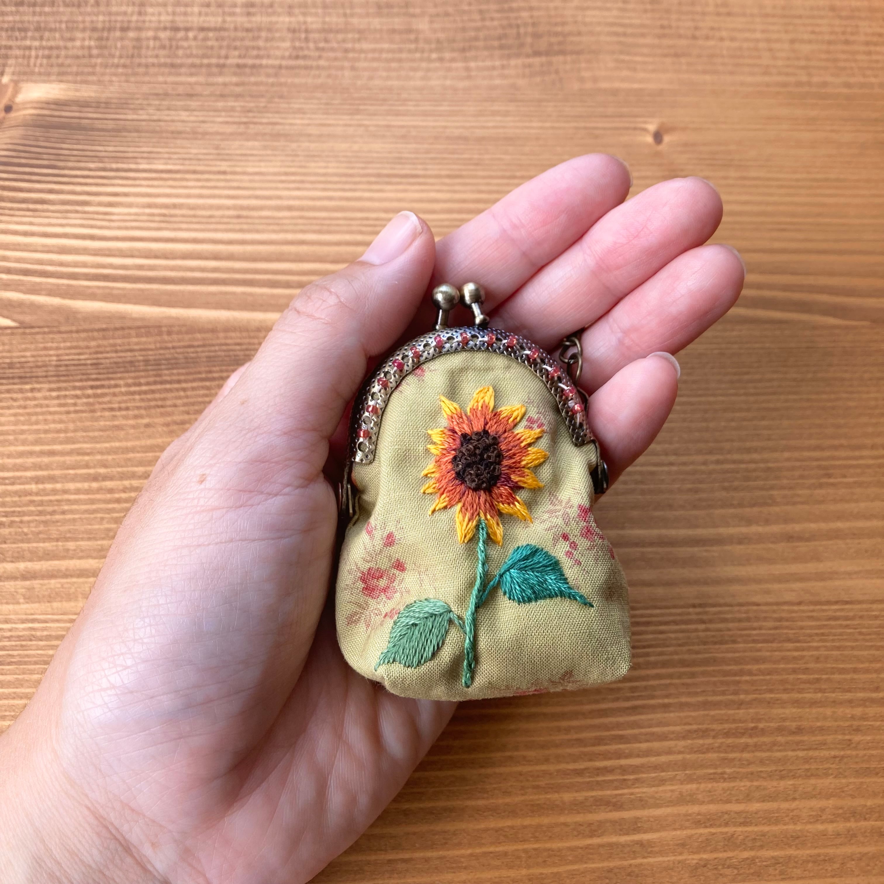 綺麗なビーズ刺繍 通帳が入るがま口 【公式通販】