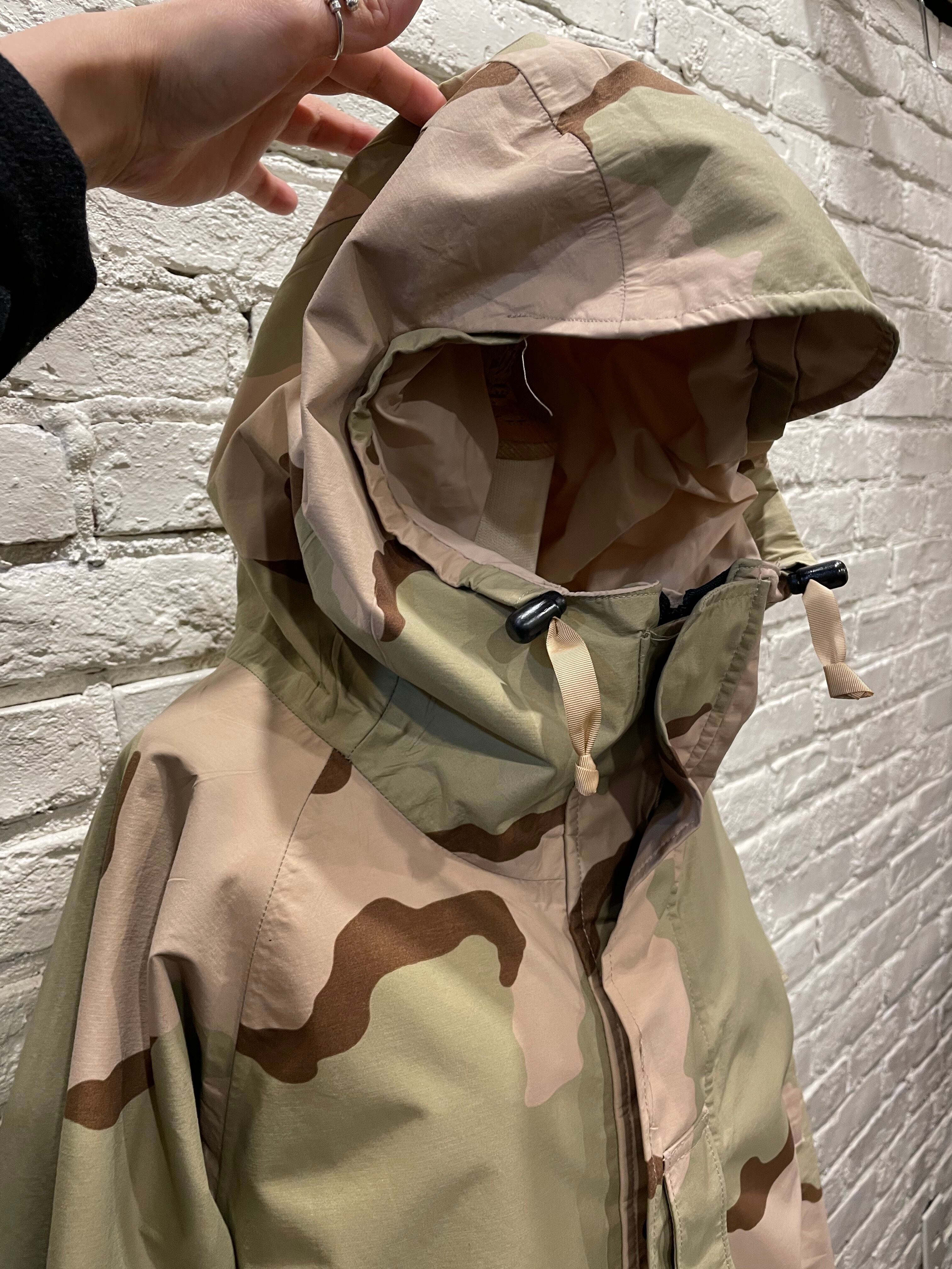 ユニセックス】アメリカ軍 デザートカモ GORE-TEX パーカー 