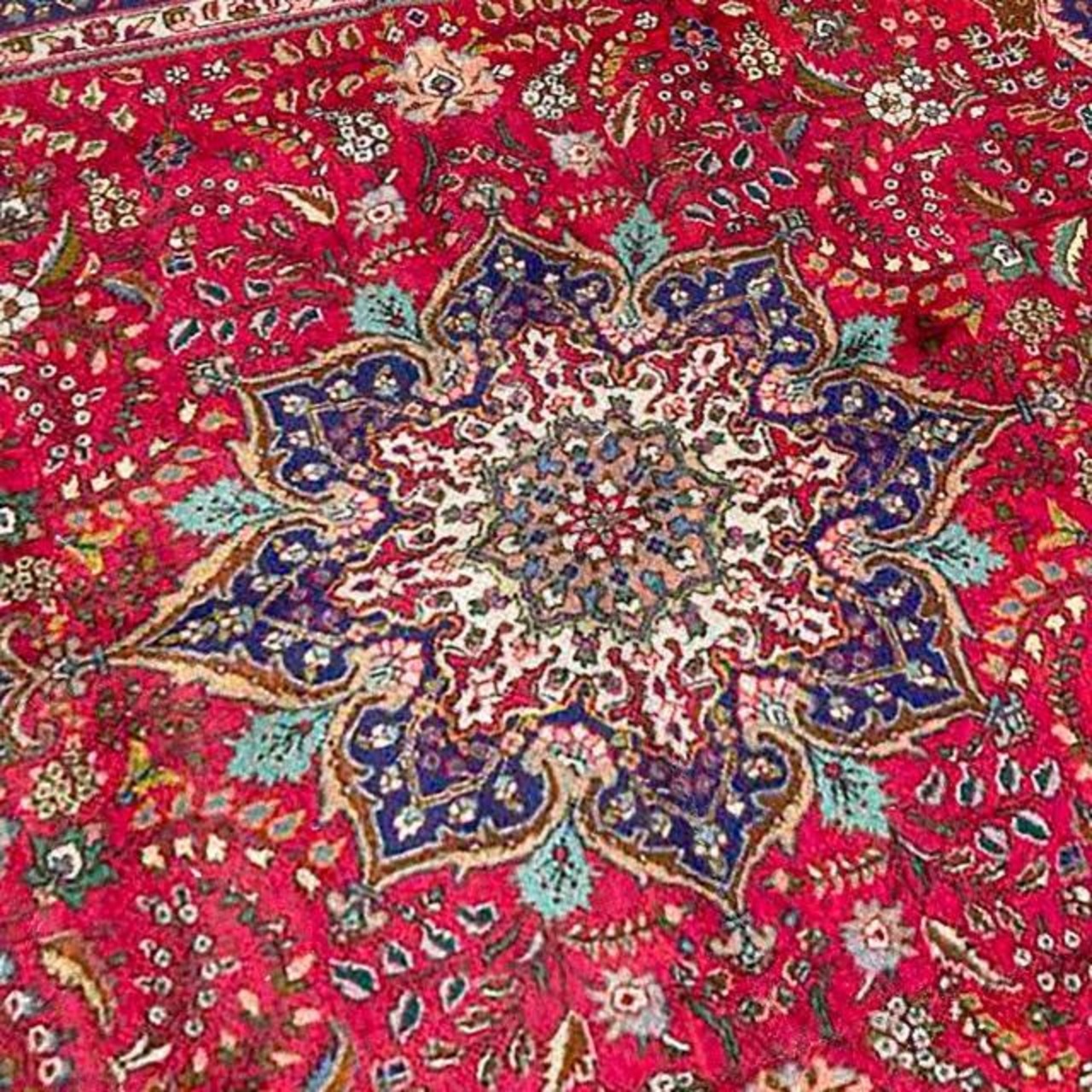 TOPANGA Homefurnishing　ペルシャプリントフロアラグマット　テヘラン　120×170cm　フロアマット　ペルシャ絨毯　ポリエステル　二人掛けソファ　テーブル