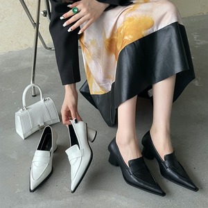 【送料無料】 パンプス ポインテッドトゥ ローファー スリッポン レディース ミドルヒール 太ヒール 疲れない 痛くない 歩きやすい シンプル カジュアル こなれ感 抜け感 エレガント 春 夏 秋 冬 黒 白 ホワイト ブラック レディース 靴 20代 30代 40代 おしゃれ シューズ 靴 ヒール 5cm チャンキーヒール 脚長 美脚 大人可愛い かわいい おしゃれ お洒落 大人カジュアル きれいめ かっこいい クール モード マニッシュ 普段使い 映え トレンド ママ コーデ デイリー デート