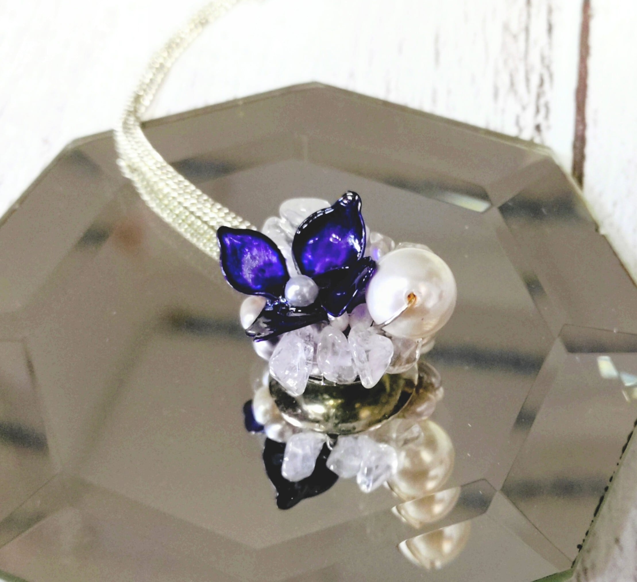 優雅な一輪・ディップアートのネックレス