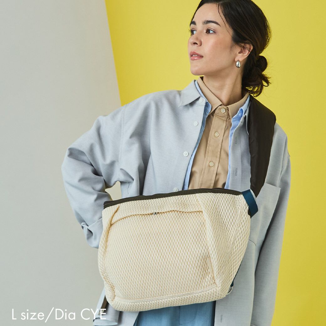 EDITA ボディバッグ　Lサイズ セール】洗濯機で洗える Washable body bag L size 軽量 / 男女