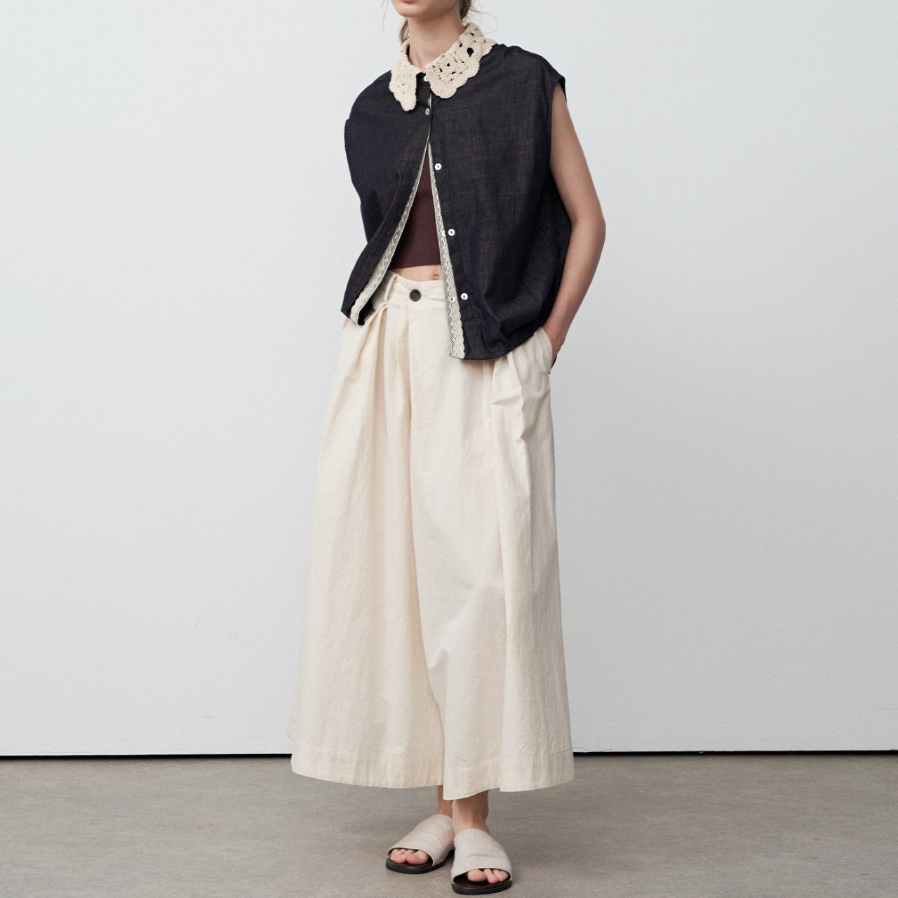 Lace Trim Sleeveles stops  T4530