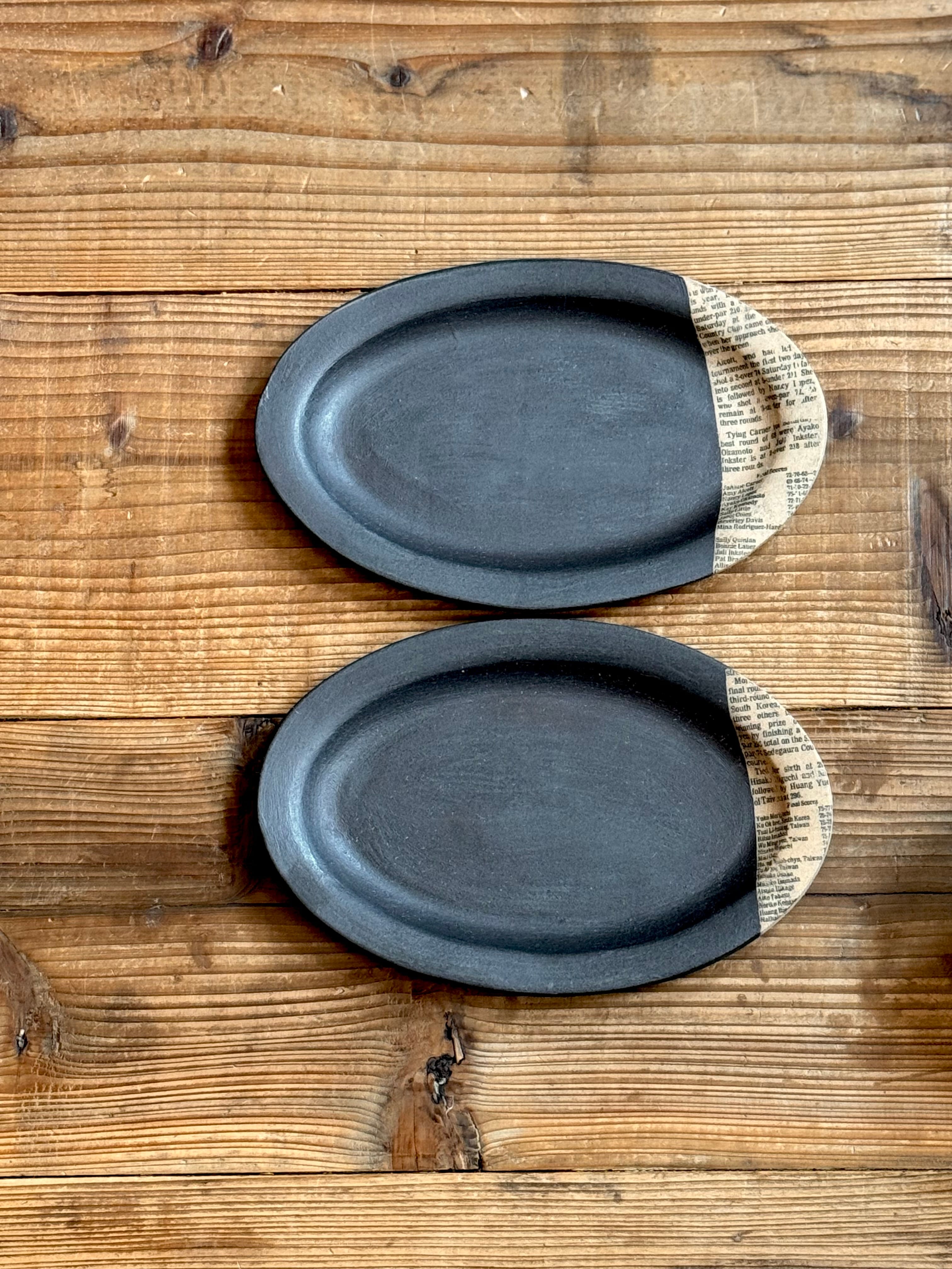 藤崎みちこ 英字タグ楕円皿 573 | teshigotoya ねむの木の豆