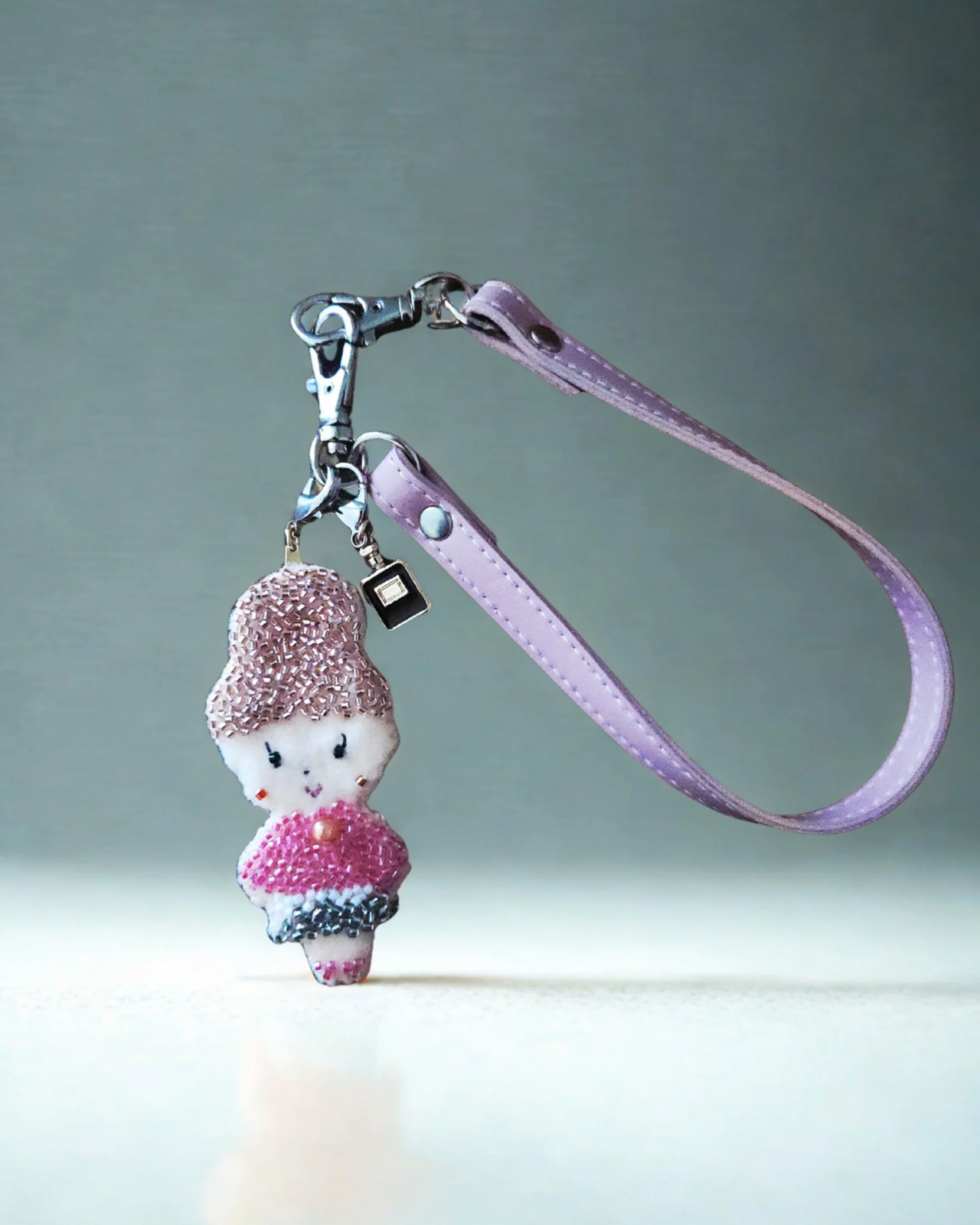 恋するアイリー❣️ビーズ刺繍ストラップ_ベビーピンク - 1
