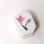 白にピンクのお花のケース