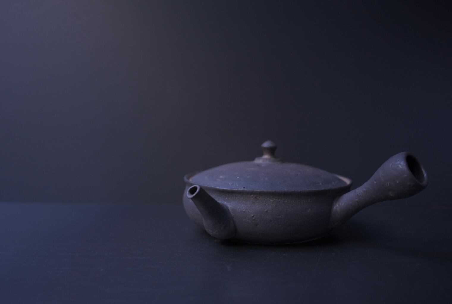 備前焼　急須 前川淳蔵 黒金彩極平急須 | 鎌倉倶楽部 茶寮