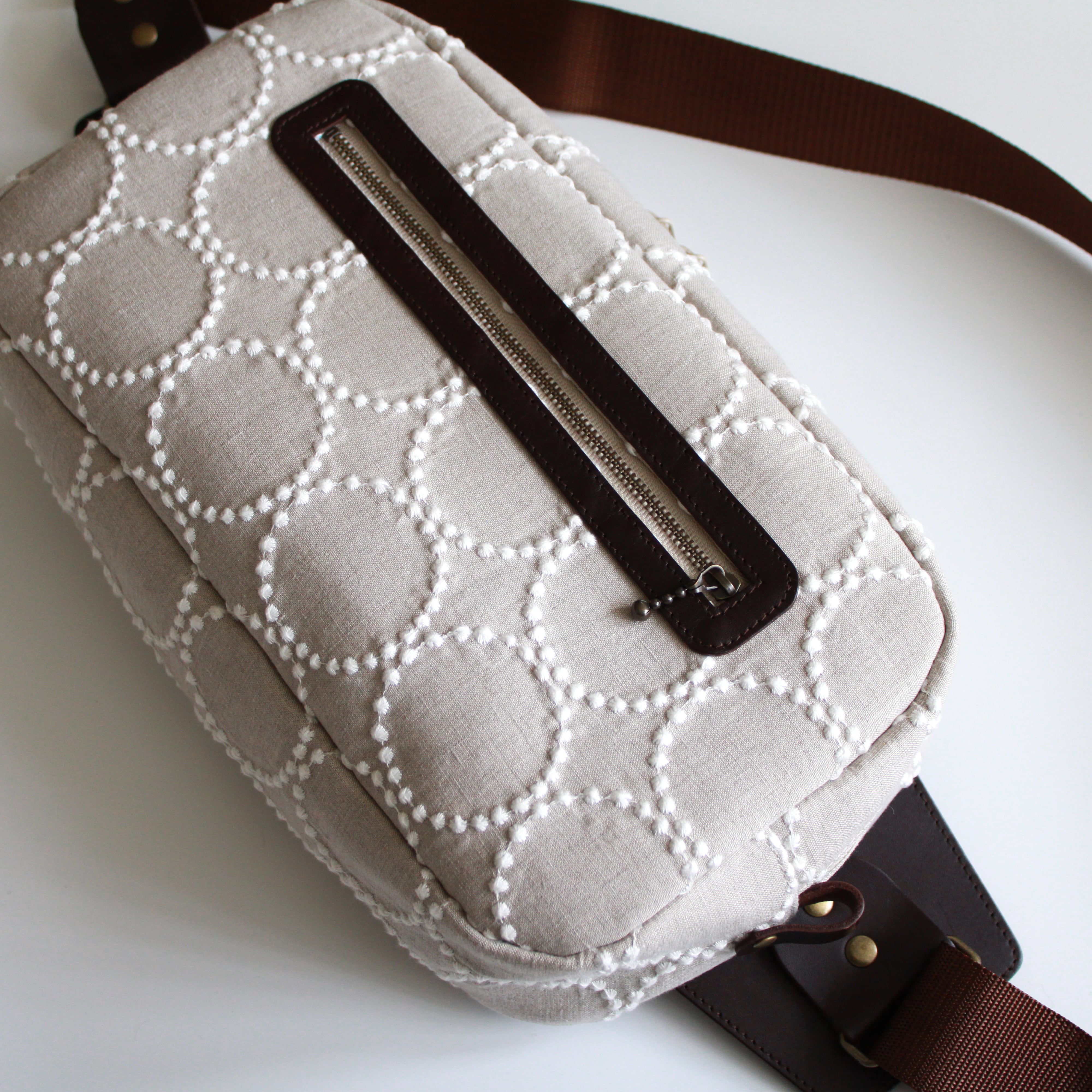 本革ボディバッグ tambourine beige