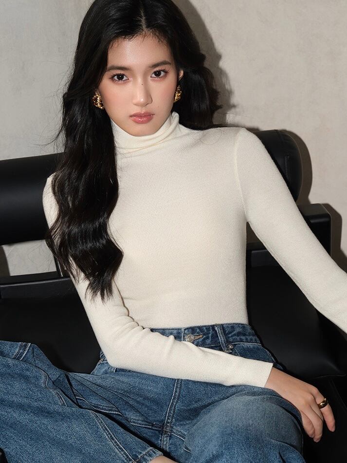 シンプルタートルネックニット