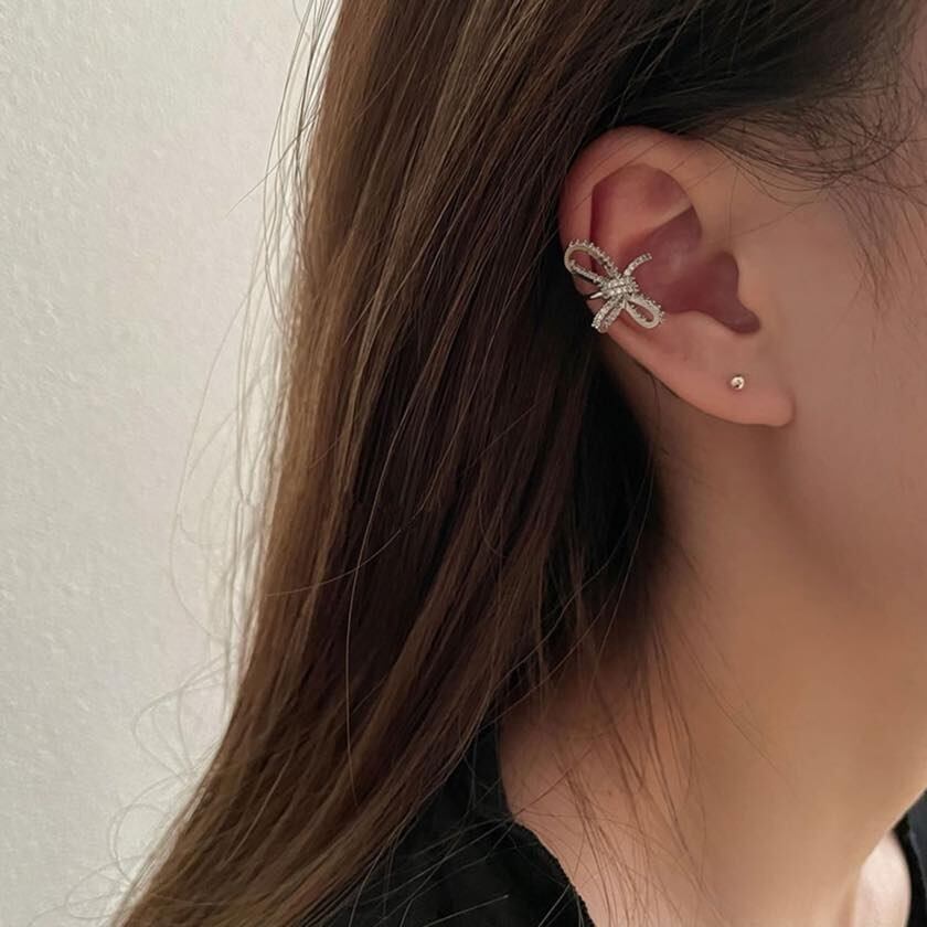 rhinestone ribbon ear cuff m0220