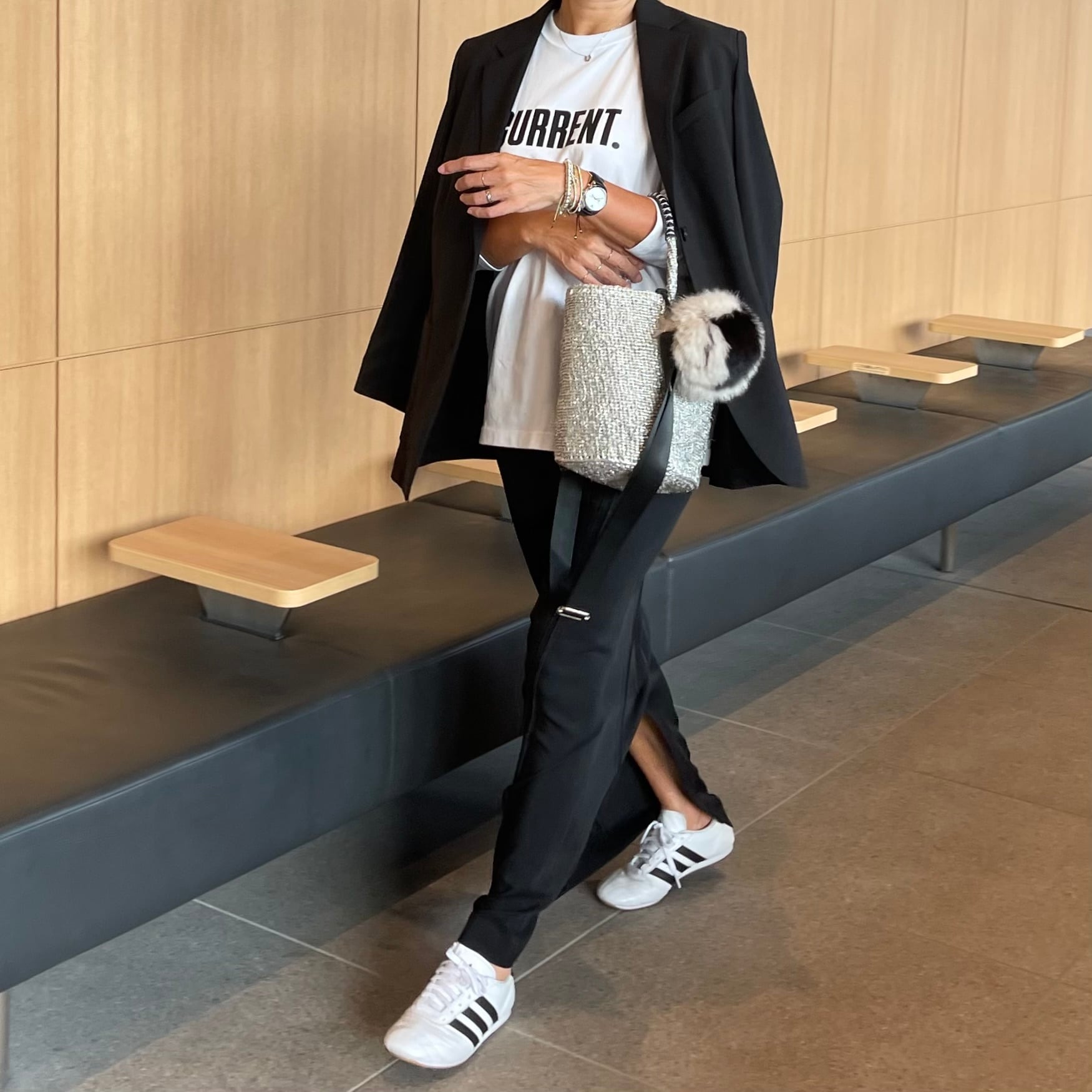 OVAL Shoulder Strap Kago-Bag & FUR / Black x White | meong blue