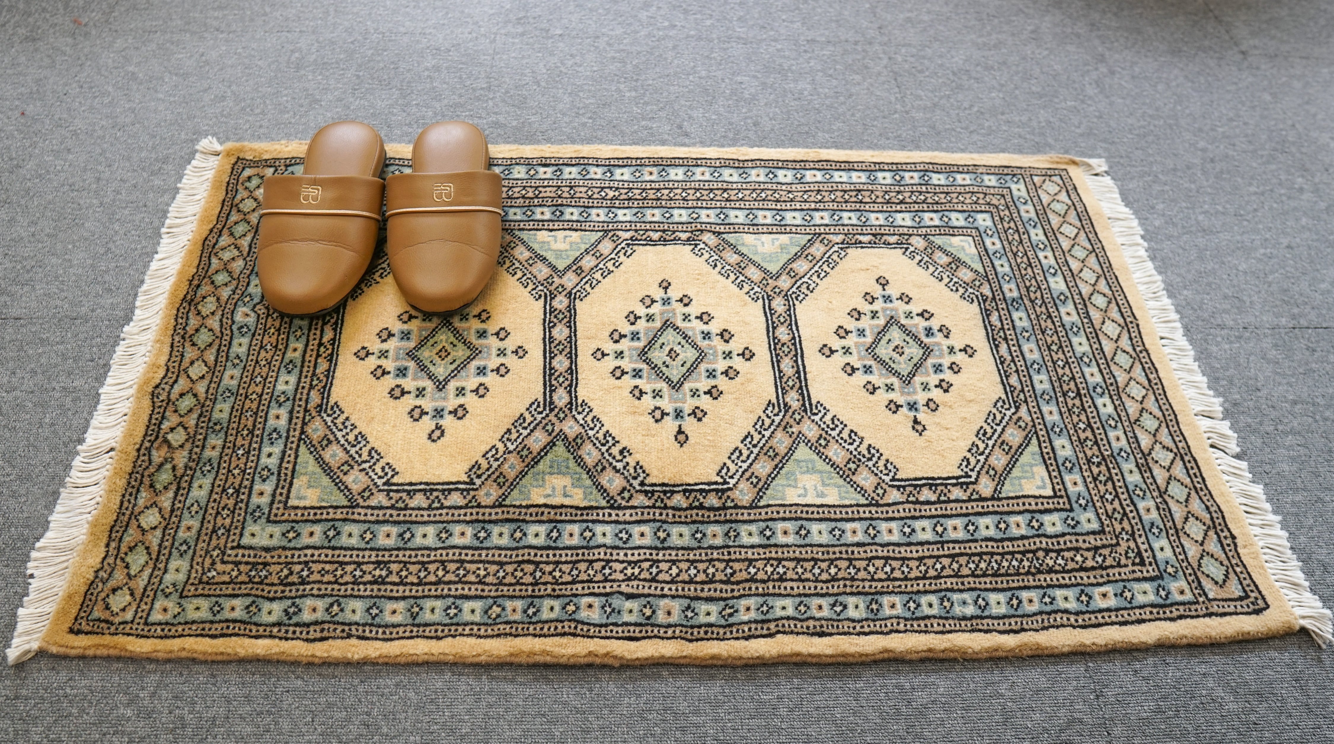 94×60cm【パキスタン手織り絨毯】 ペルシャ絨毯-