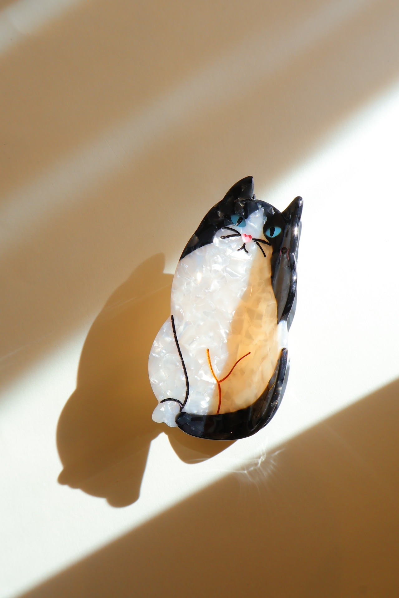 はちわれ猫のヘアクリップ