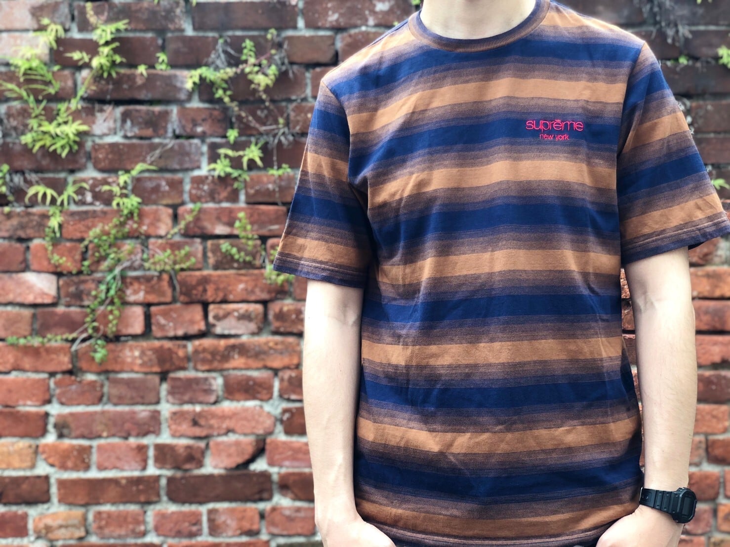 Supreme シュプリーム Tシャツ サイズ:S クラシックロゴ グラデーション ボーダー クルーネック 半袖 Tシャツ Gradient Striped S/S Top 18AW ブラック ホワイト 黒白 トップス カットソー 【メンズ】