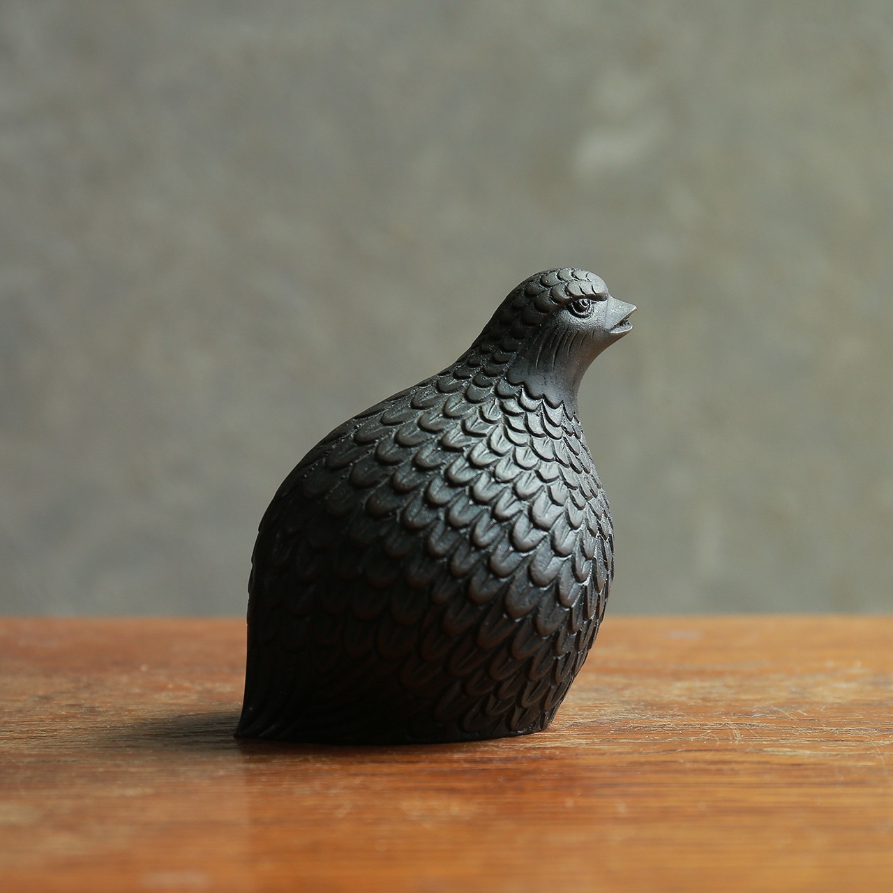 ぽってりとした、鳥の家族（親）
