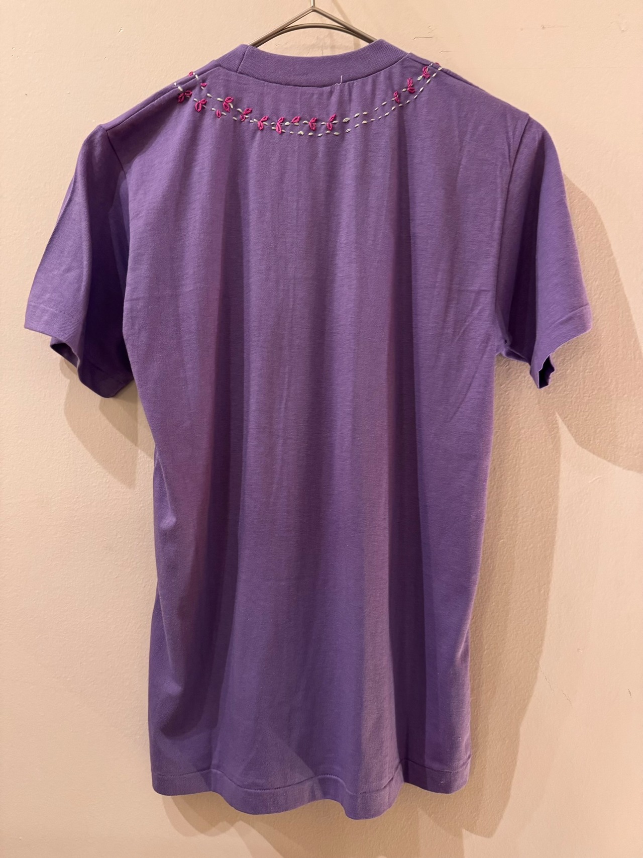【刺繍リメイク】 パープル刺繍Tシャツ