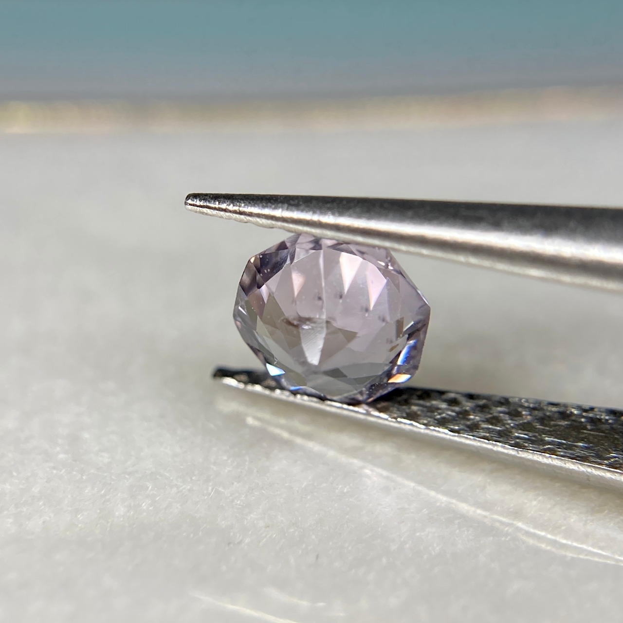 お花みたいなスピネル 訳あってお買い得  約5.1mm*3.4mmmm r-0404